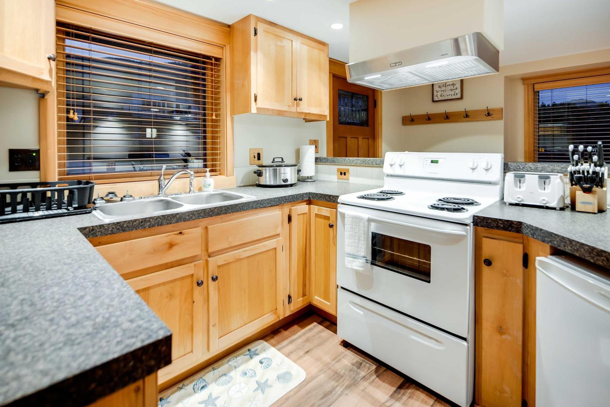 Ketchikan Apt - Walk To Refuge Cove Beach! Exterior photo
